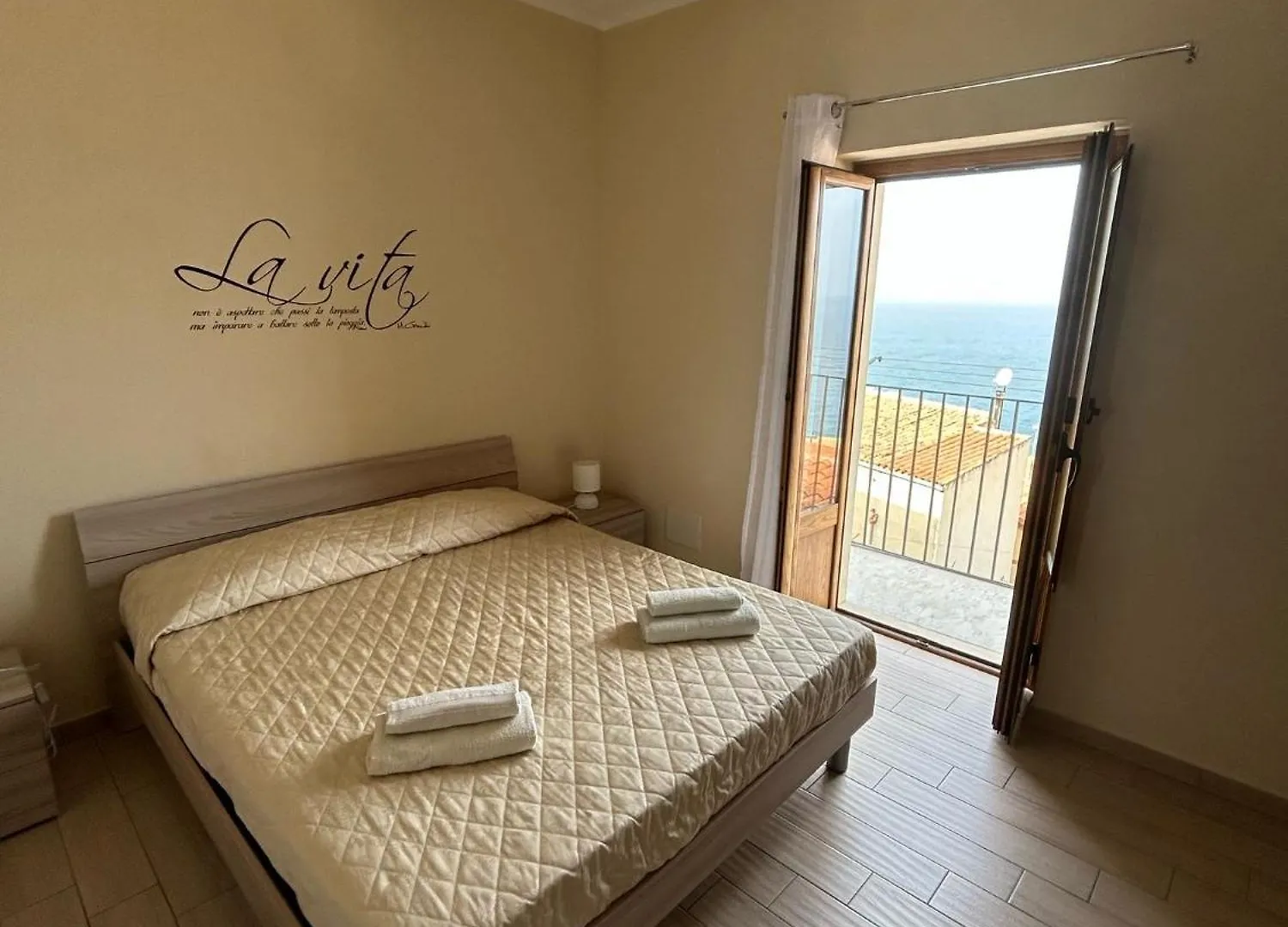 Dea Del Borgo Villa Sant'Ambrogio Nyaraló